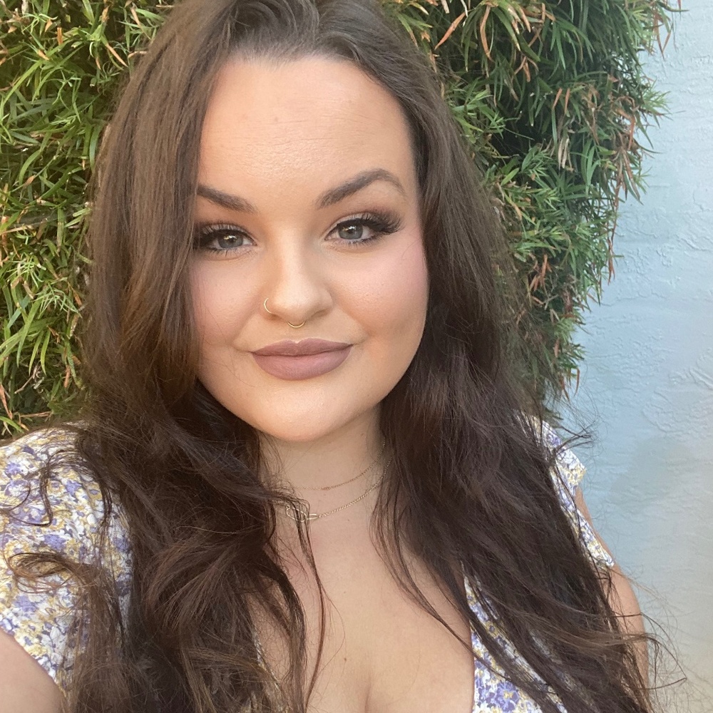Meet your Posher, Adrianna